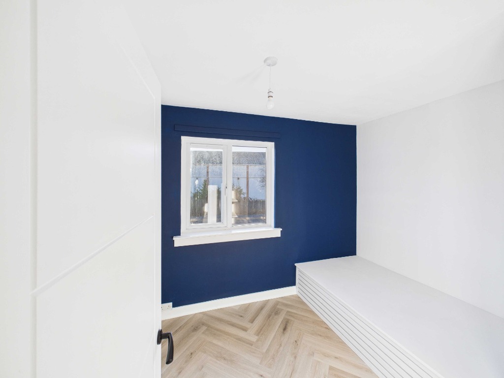 Turnhouse Road, Edinburgh, EH12 8ND