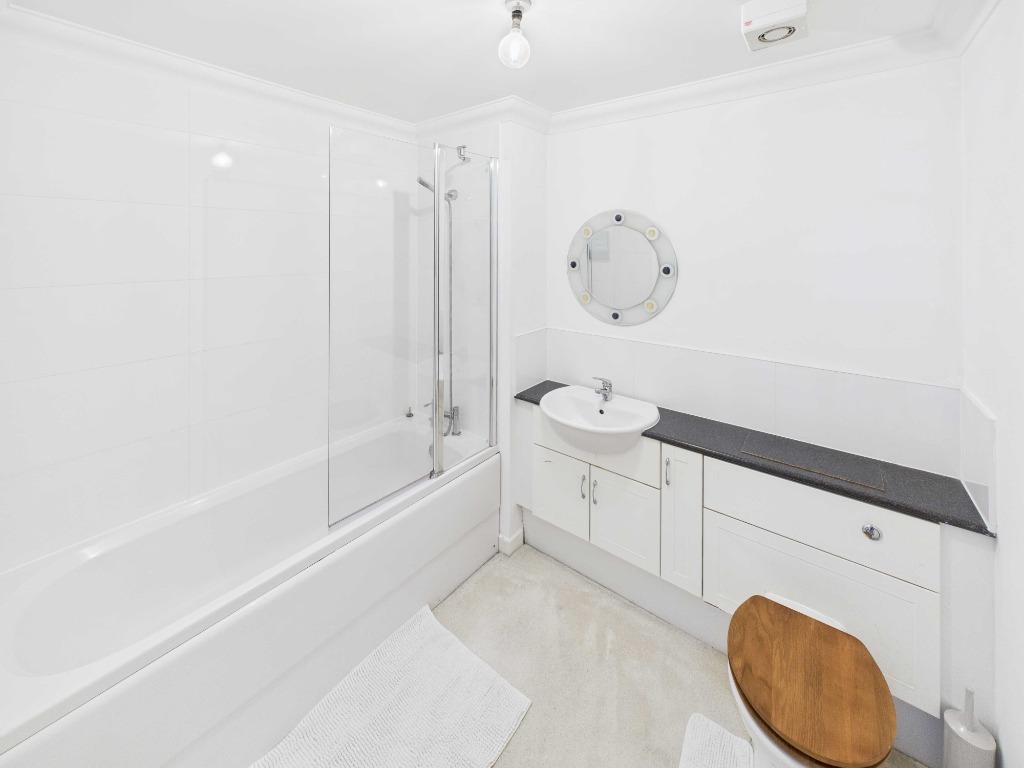 Crewe Road North, Edinburgh, EH5 2NE