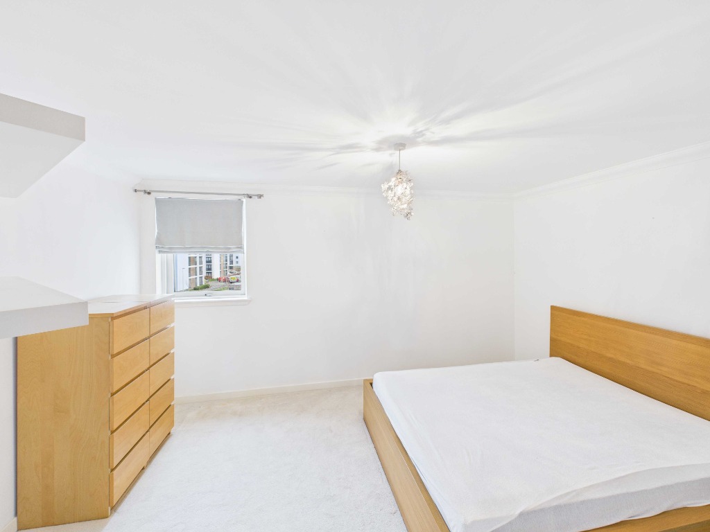 Crewe Road North, Edinburgh, EH5 2NE