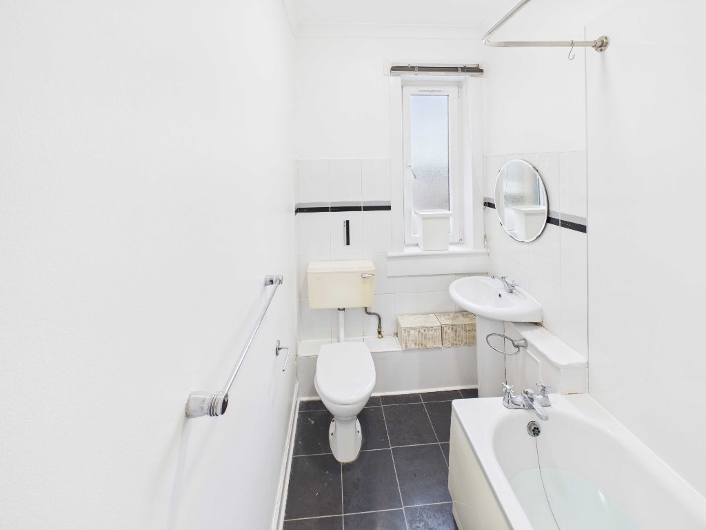 Lasswade Road, Edinburgh, EH16 6JB