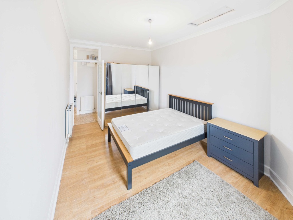 Lasswade Road, Edinburgh, EH16 6JB