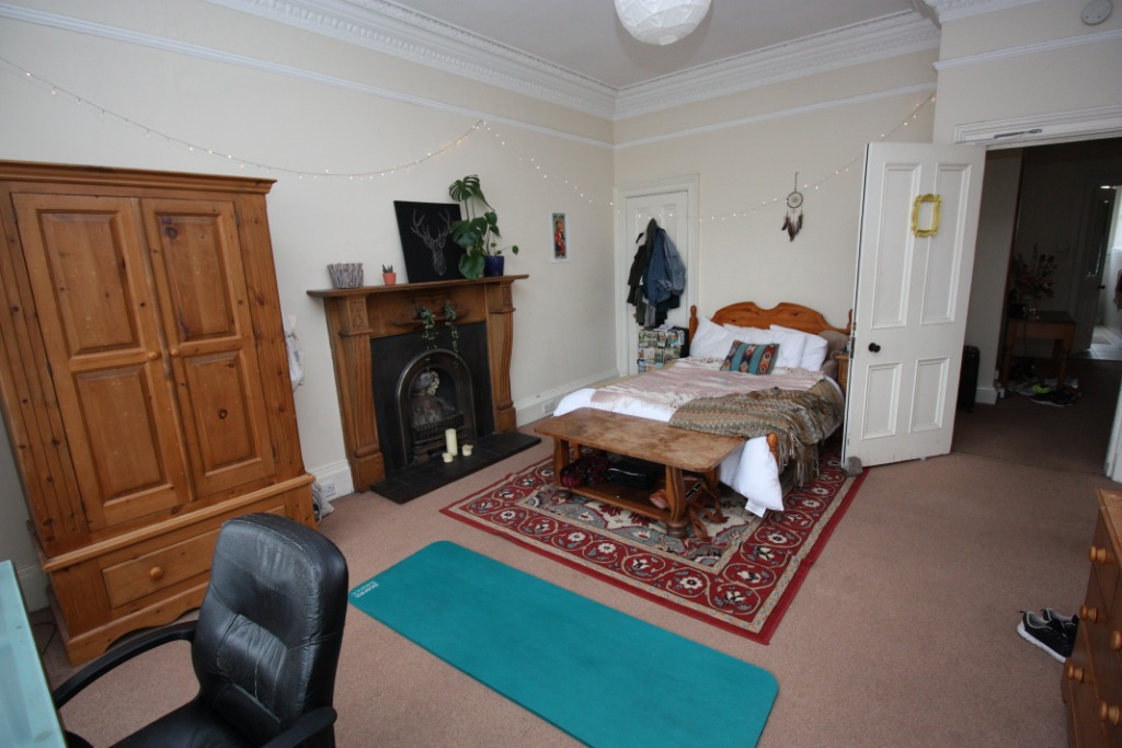 Strathearn Road, Edinburgh, EH9 2AD