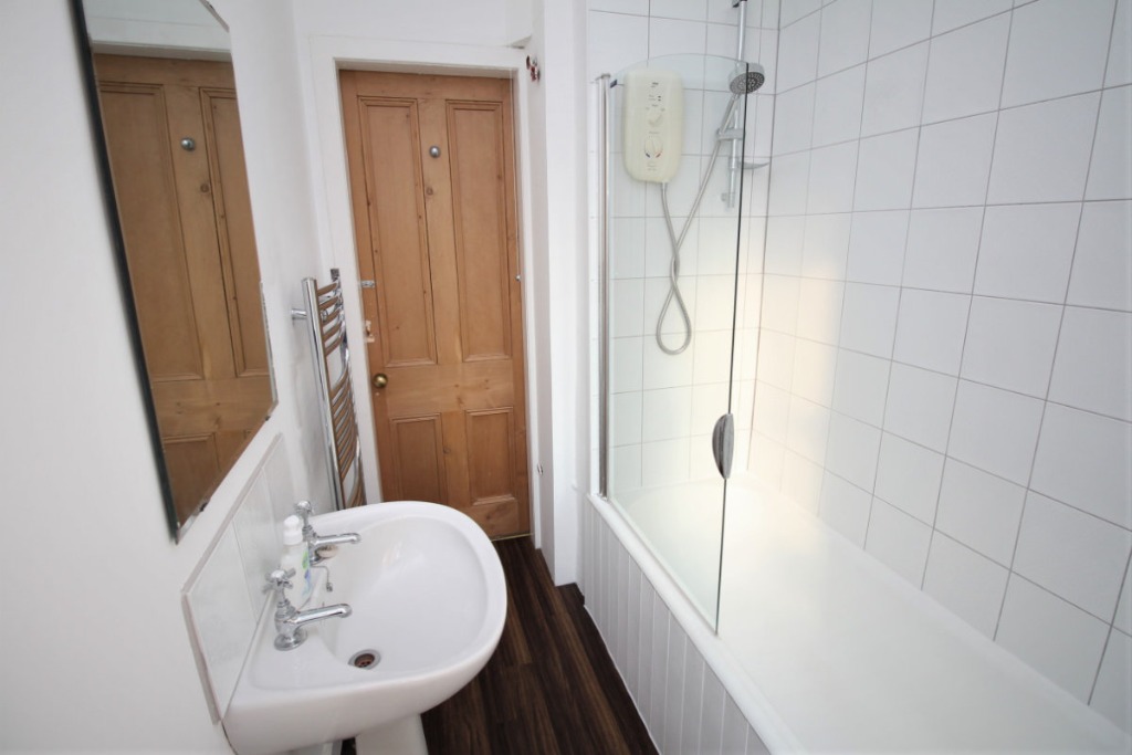 Albion Road, Edinburgh, EH7 5QU