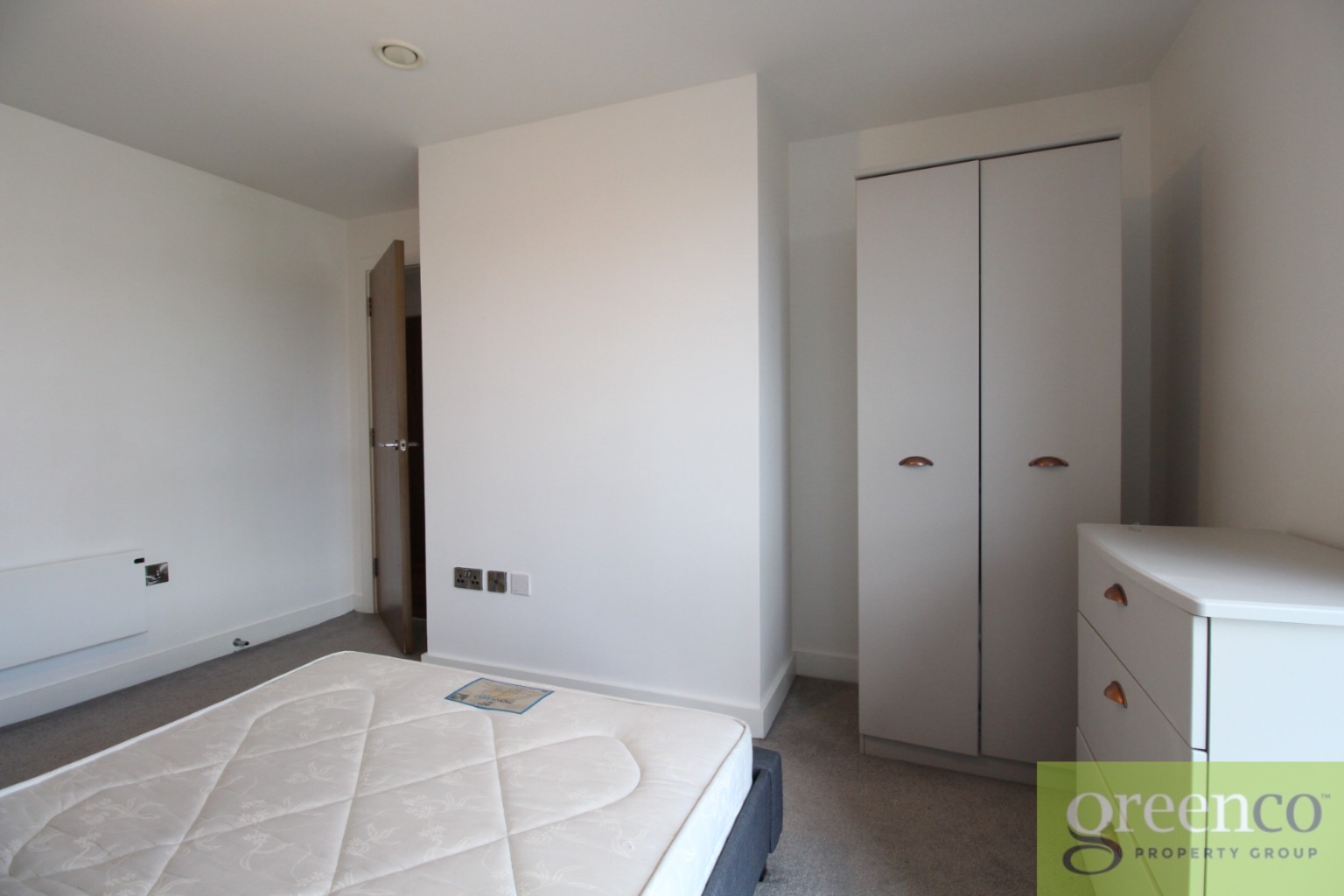 https://home.smelogin.co.uk/CustomerData/4605/680/PropertyImages/14_1699461429_7334.jpg