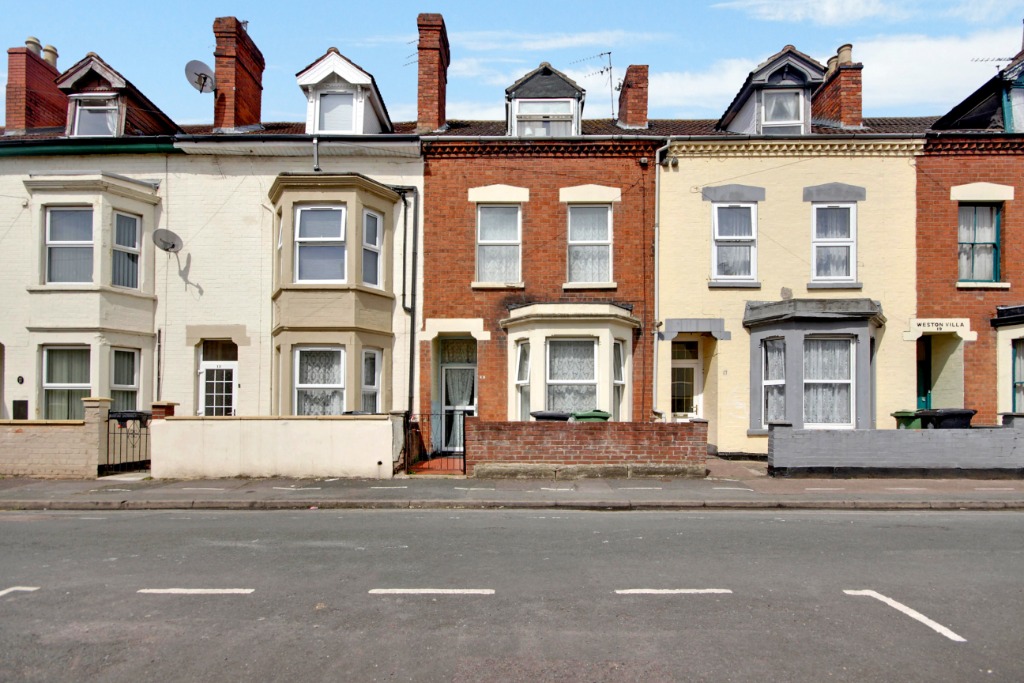 5 Bedroom Property For Sale in Gloucester £220,000