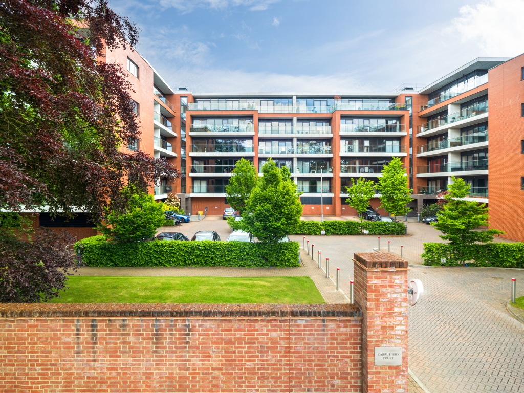 2 Bedroom Property For Sale in Newbury £280,000