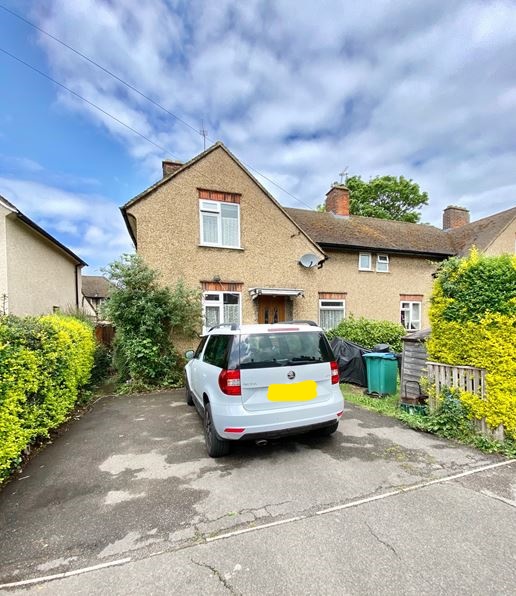 3 Bedroom Property For Sale in Watford £420,000