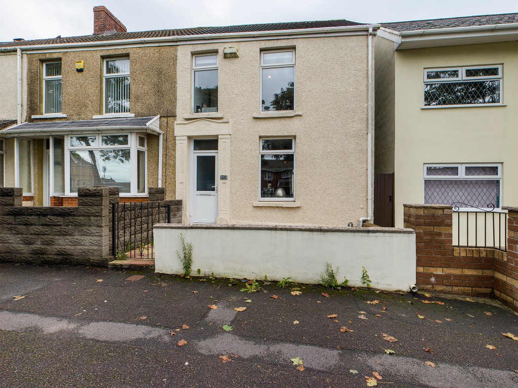 3 Bedroom Property For Sale in Swansea £140,000