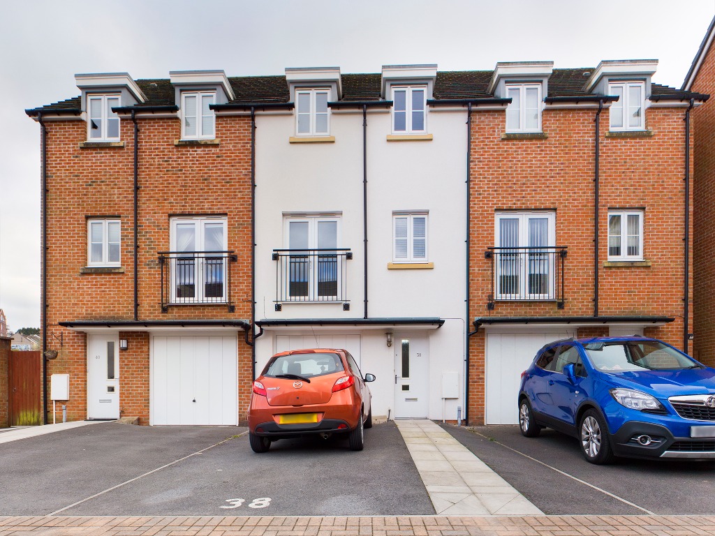 3 Bedroom Property For Sale in Swansea £235,000