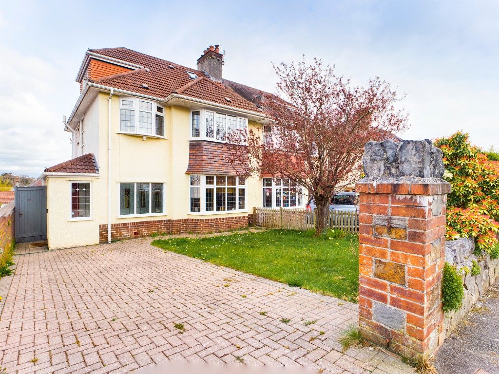 4 Bedroom Property For Sale in Swansea £390,000