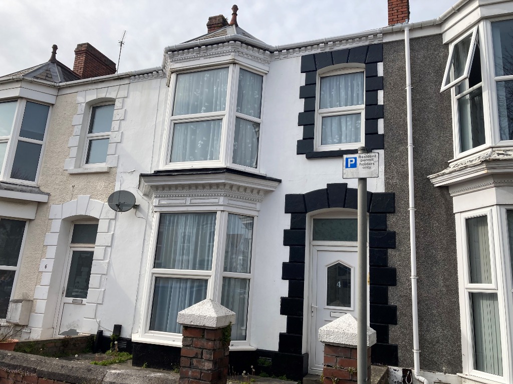 4 Bedroom Property For Sale in Swansea £200,000