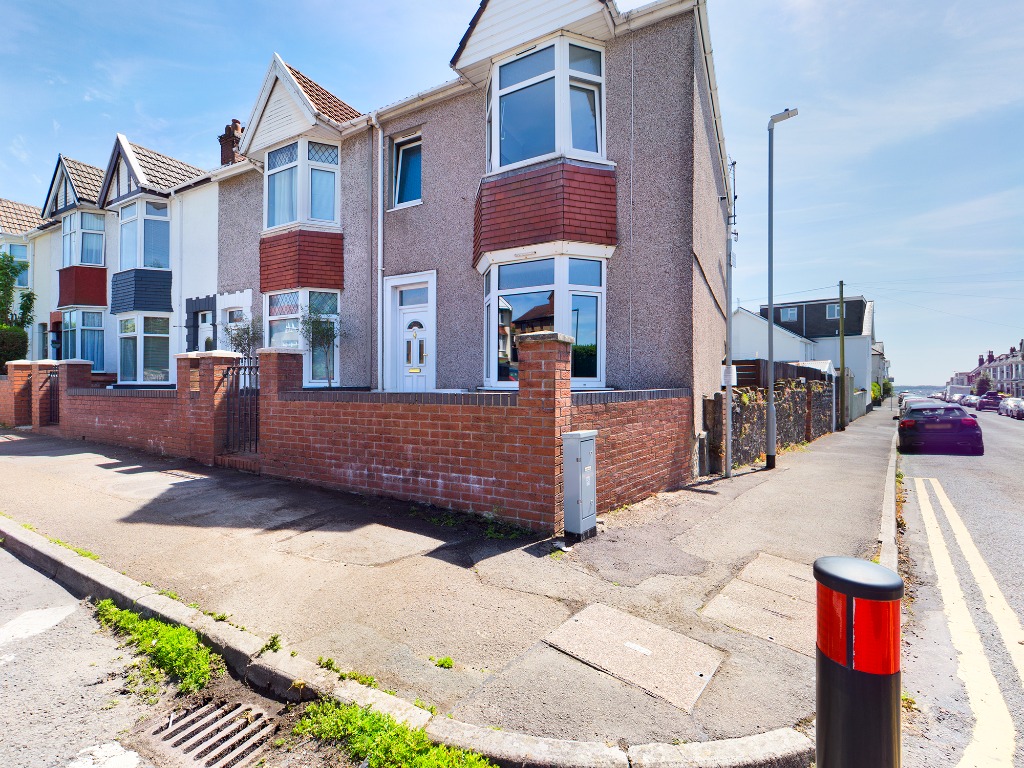 3 Bedroom Property For Sale in Swansea £240,000