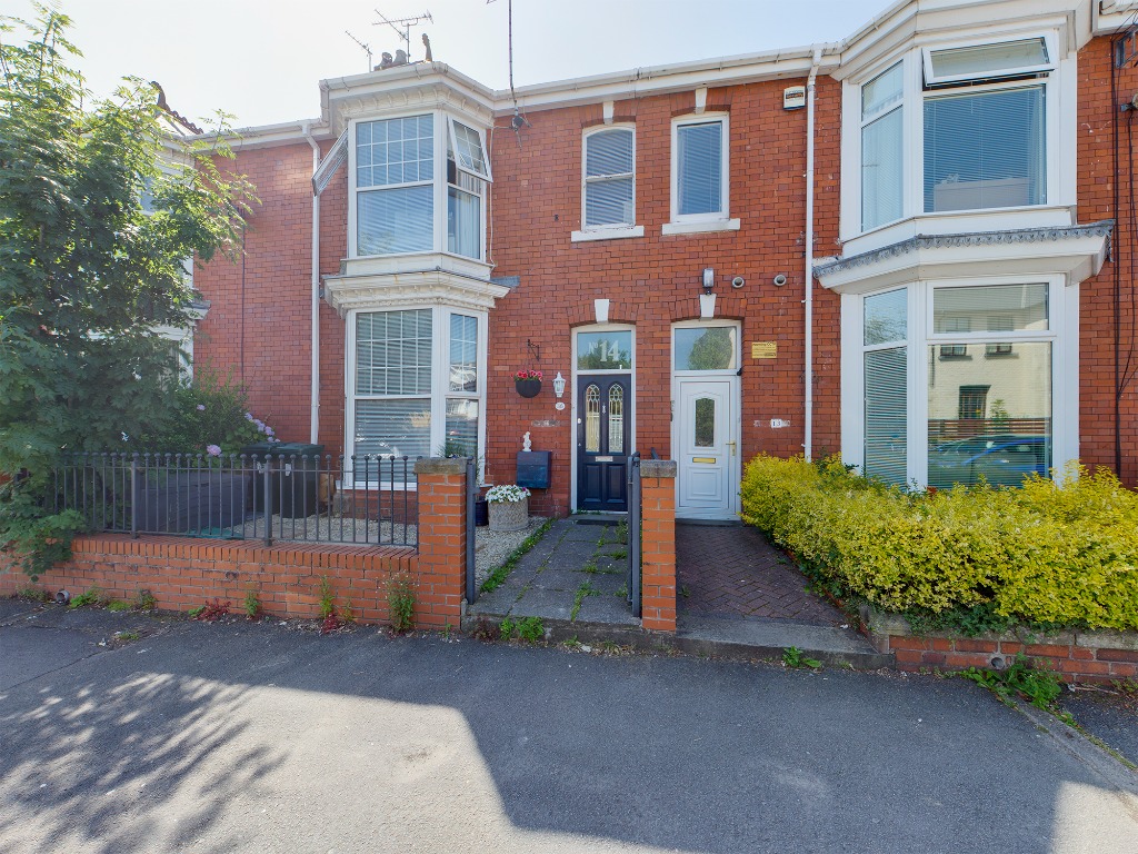 4 Bedroom Property For Sale in Swansea £340,000