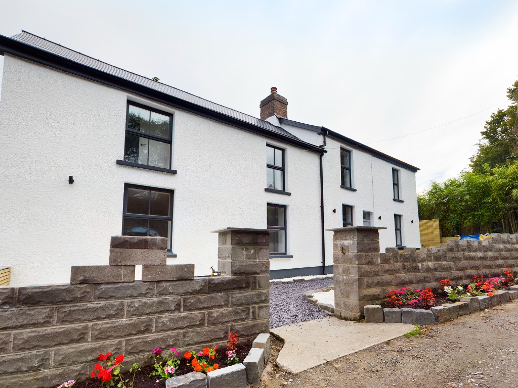 4 Bedroom Property For Sale in Swansea £475,000