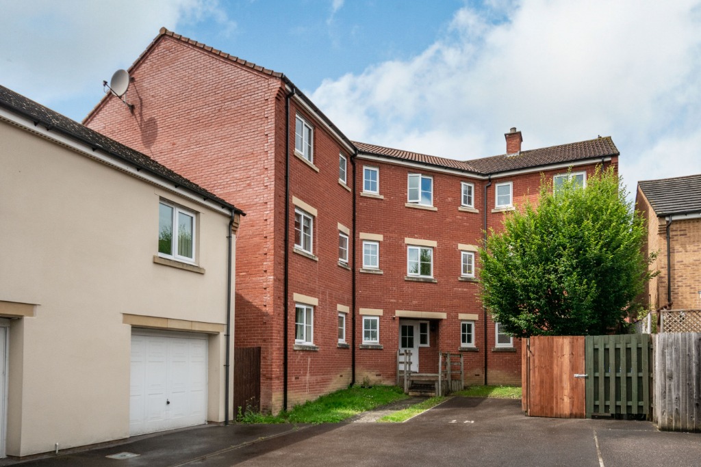 2 Bedroom Property For Sale in Trowbridge £154,000