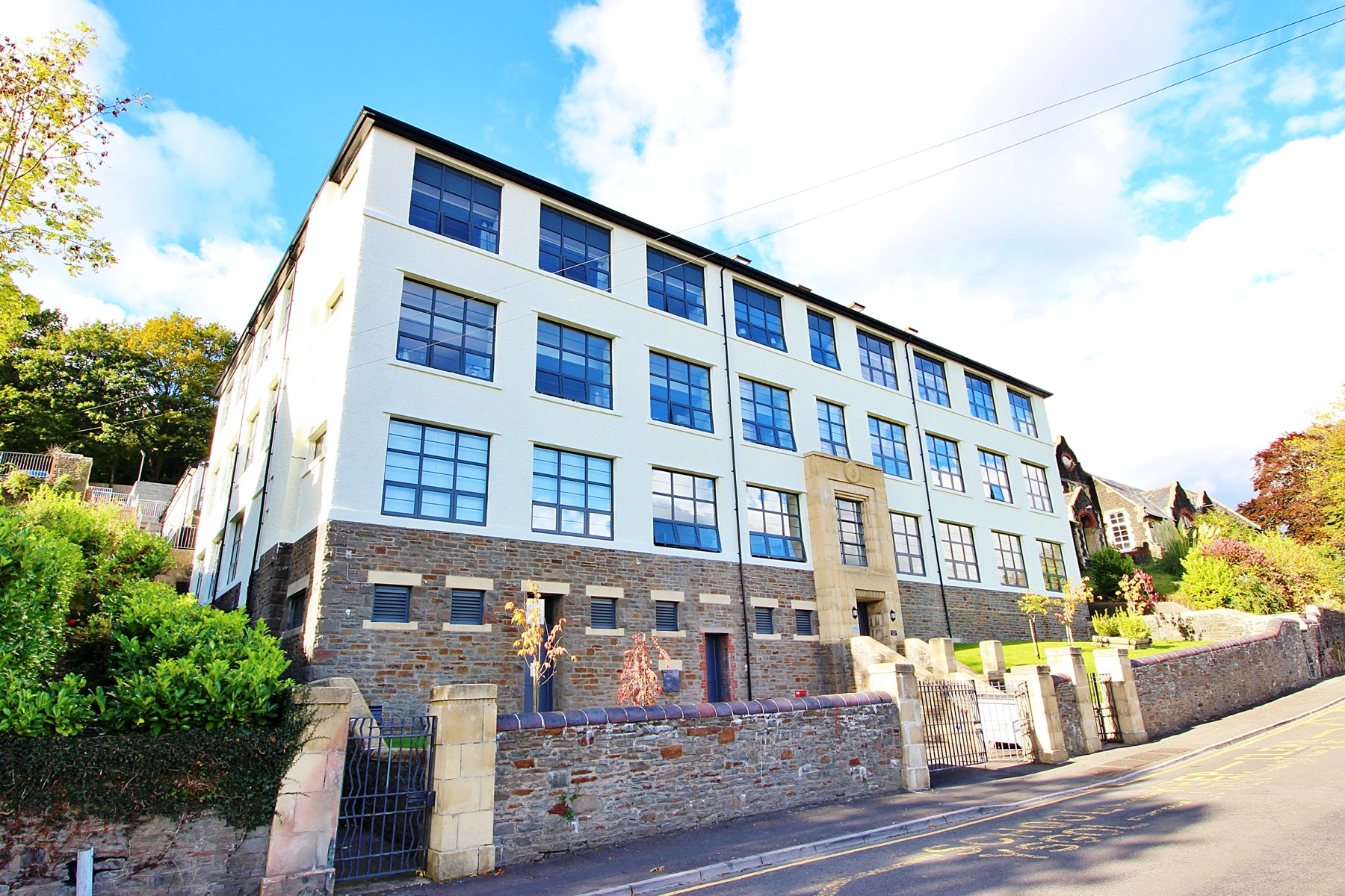 2 Bedroom Property For Sale in Pontypridd £125,000