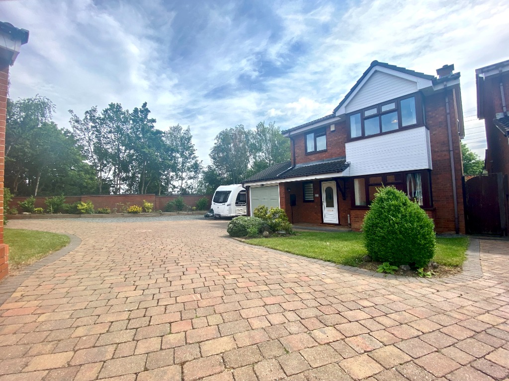 4 Bedroom Property For Sale in Tamworth £399,000