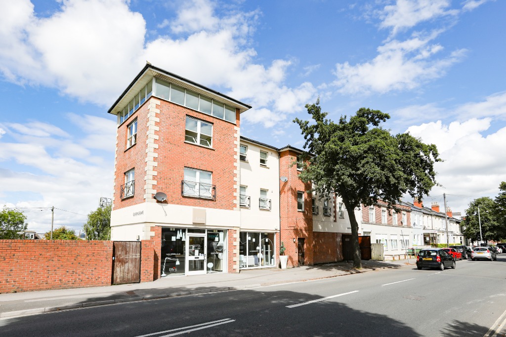 1 Bedroom Property For Sale in Cheltenham £110,000