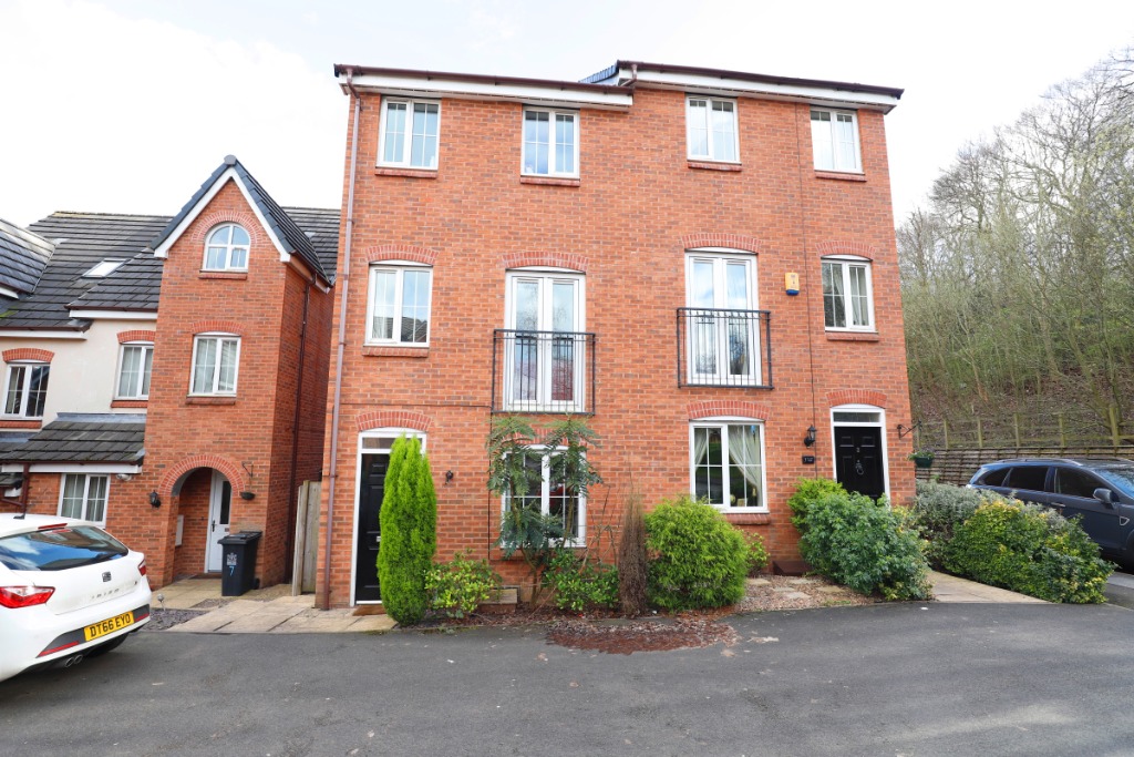 4 Bedroom Property For Rent in NewcastleunderLyme £1,560 PCM