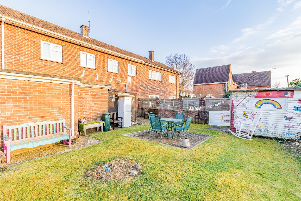 3 Bedroom Property For Sale in Andover £200,000