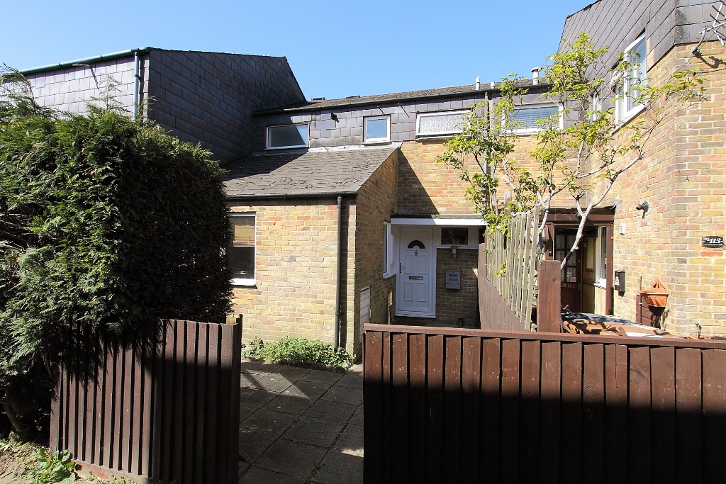 3 Bedroom Property For Sale in Andover £190,000