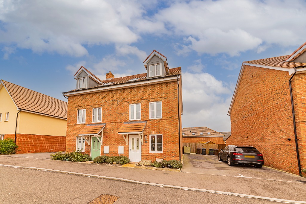 3 Bedroom Property For Sale in Andover £310,000