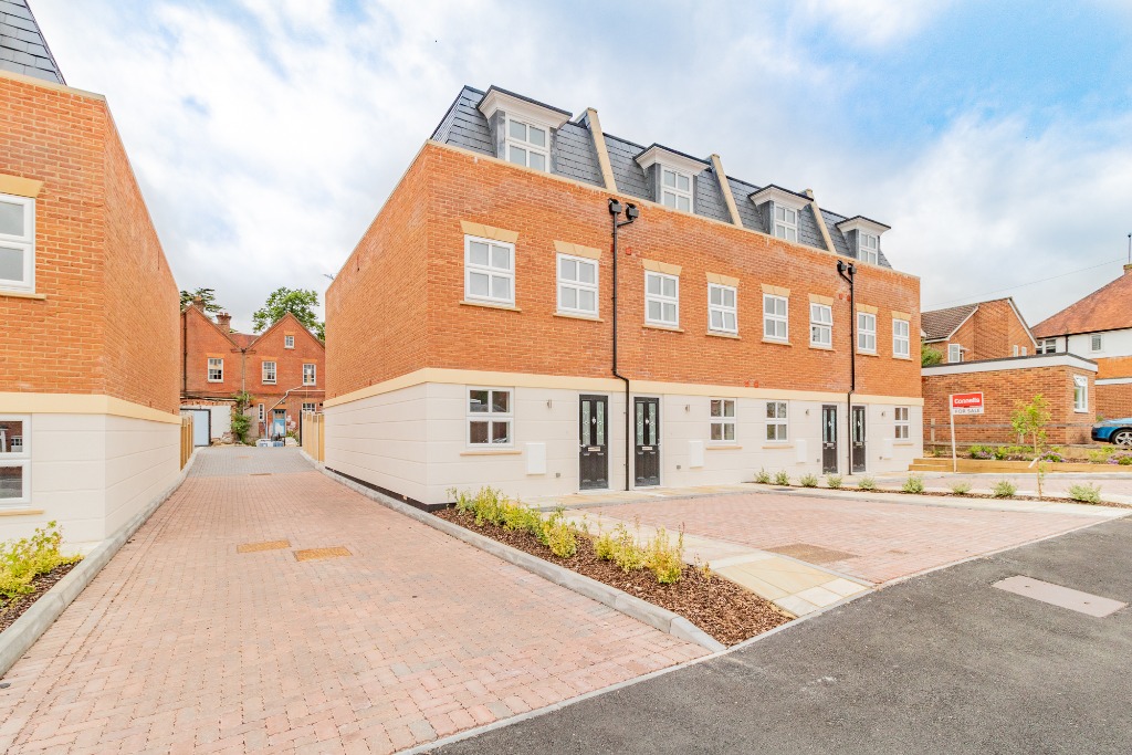 4 Bedroom Property For Sale in Andover £350,000