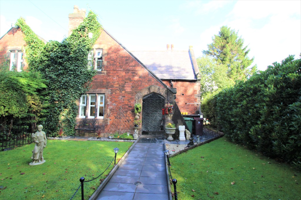 2 Bedroom Property For Sale in Knowsley £270,000