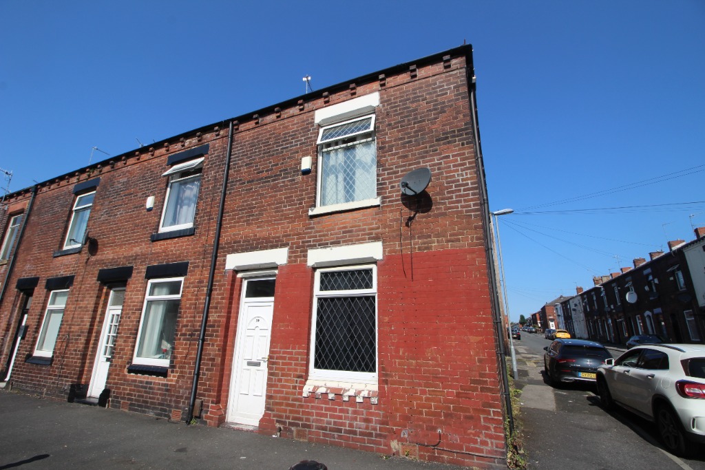 2 Bedroom Property For Sale in Oldham £80,000